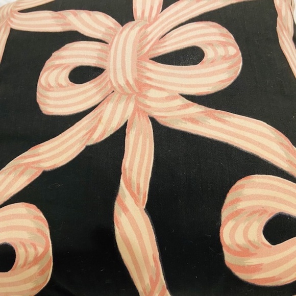 J14-Vintage Waverly Custom-Made Accent Pillow Black with Ribbon/Bows - Picture 4 of 6